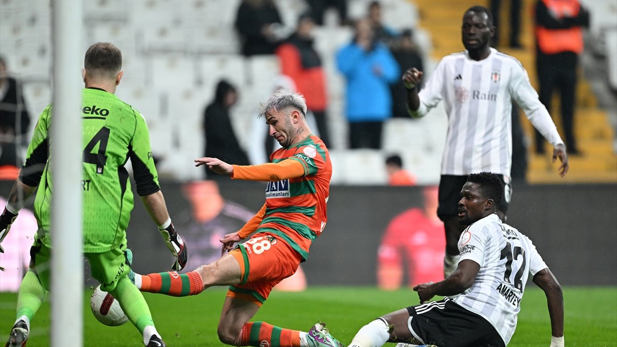 Beşiktaş taraftarından Daniel Amartey'e protesto!