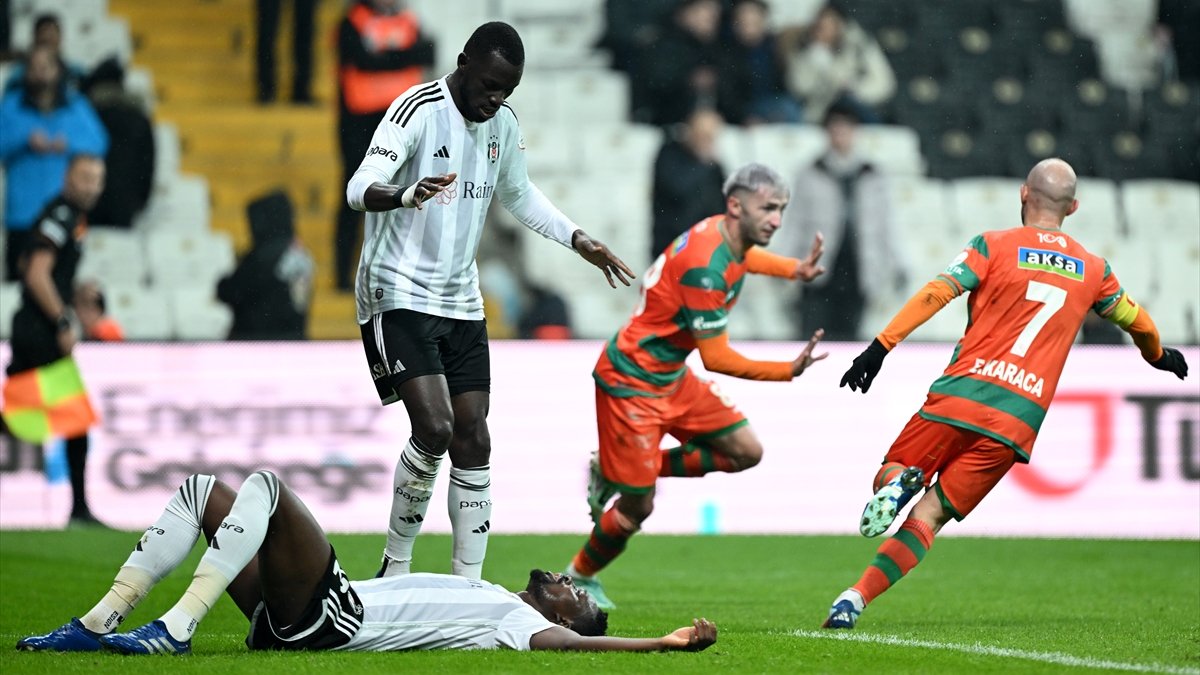 Beşiktaş evinde Alanyaspor'a yenildi