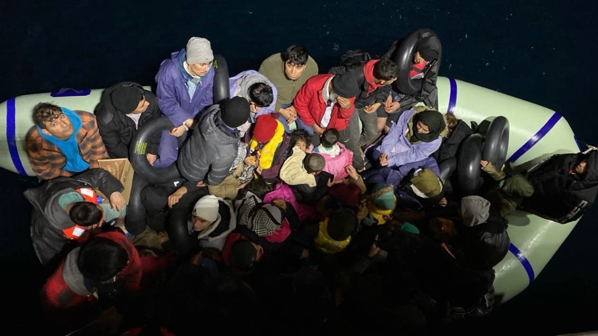 Ayvacık açıklarında 79 kaçak göçmen kurtarıldı