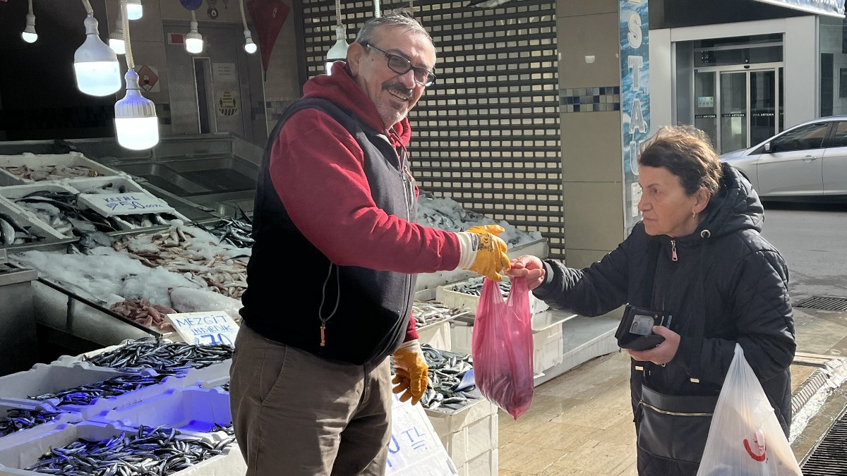 Sinop’taki balık tezgahlarında zargananın kilosu 150 lira