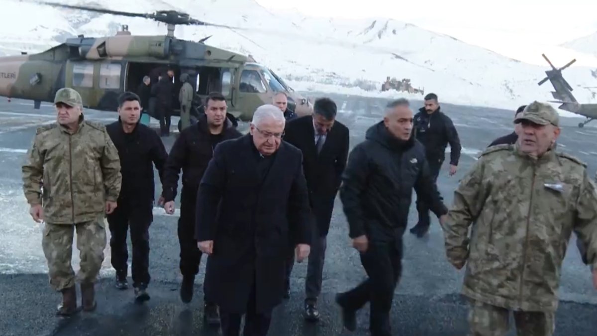 Millî Savunma Bakanı Yaşar Güler Hakkari'de