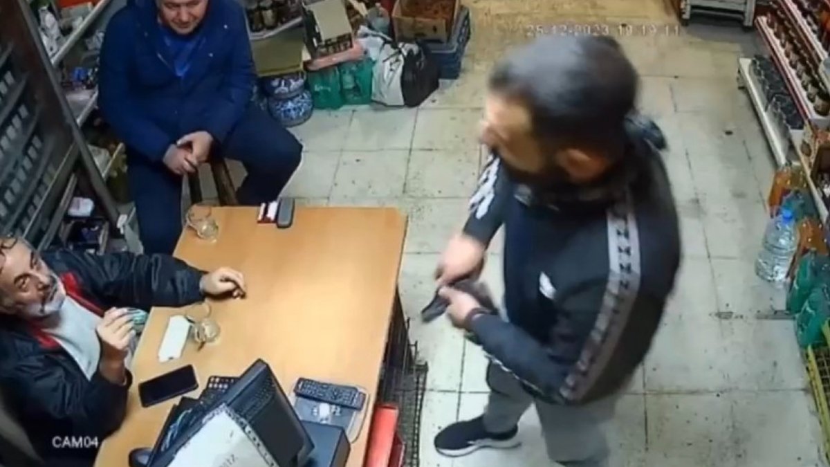 Adana'da borç sigara almak istedi: Verilmeyince silah çekti