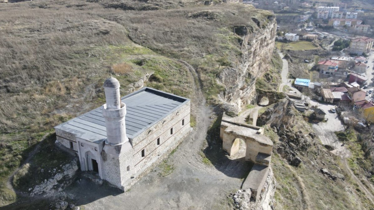 Erzincan'daki 800 yıllık cami ibadete açılıyor