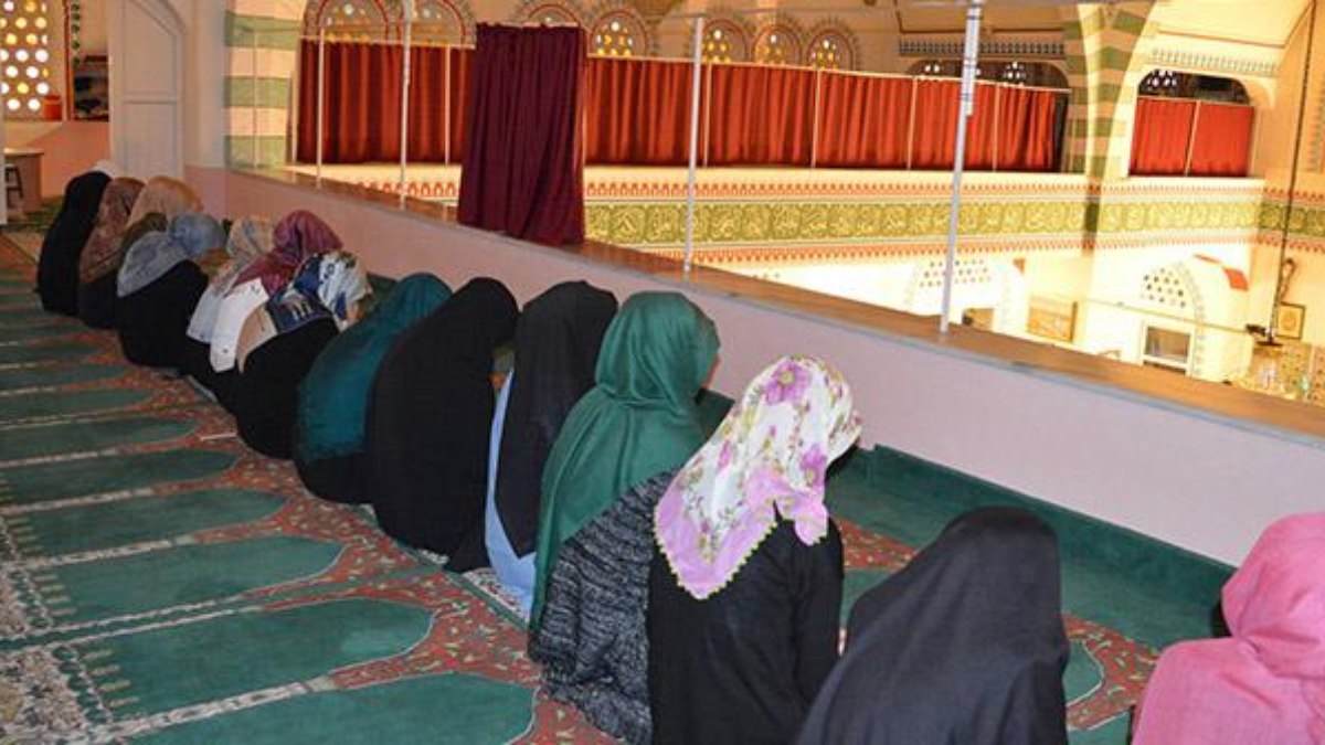 Cuma namazı kadınlara farz mıdır? İşte merak edilen sorunun yanıtı...