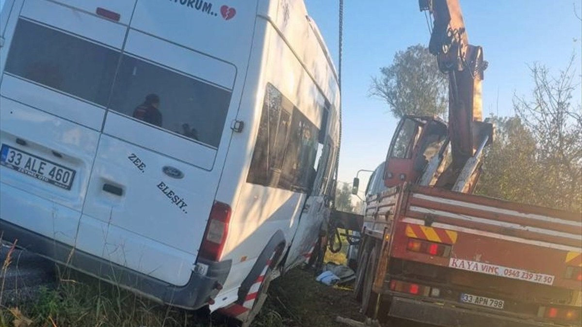 Mersin'de vinç ile minibüs arasına sıkışan operatör öldü