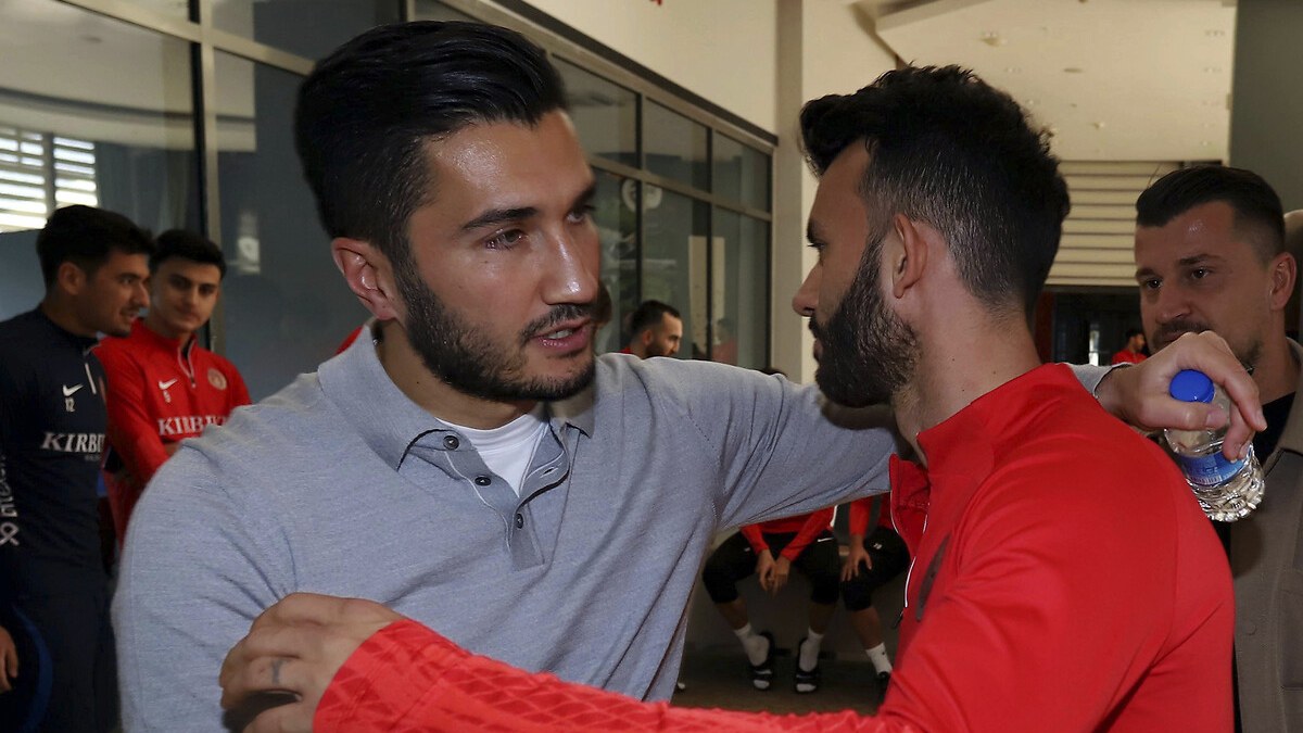 Nuri Şahin, Antalyaspor'a veda etti