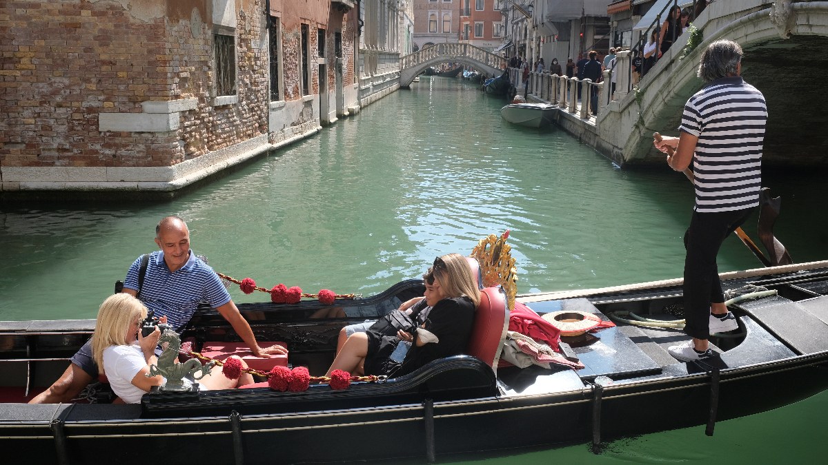 Venedik'te turist yoğunluğuna karşı iki yeni karar alındı