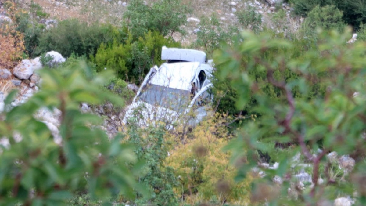 Antalya'da eşiyle tartışıp boş otomobili uçuruma itti