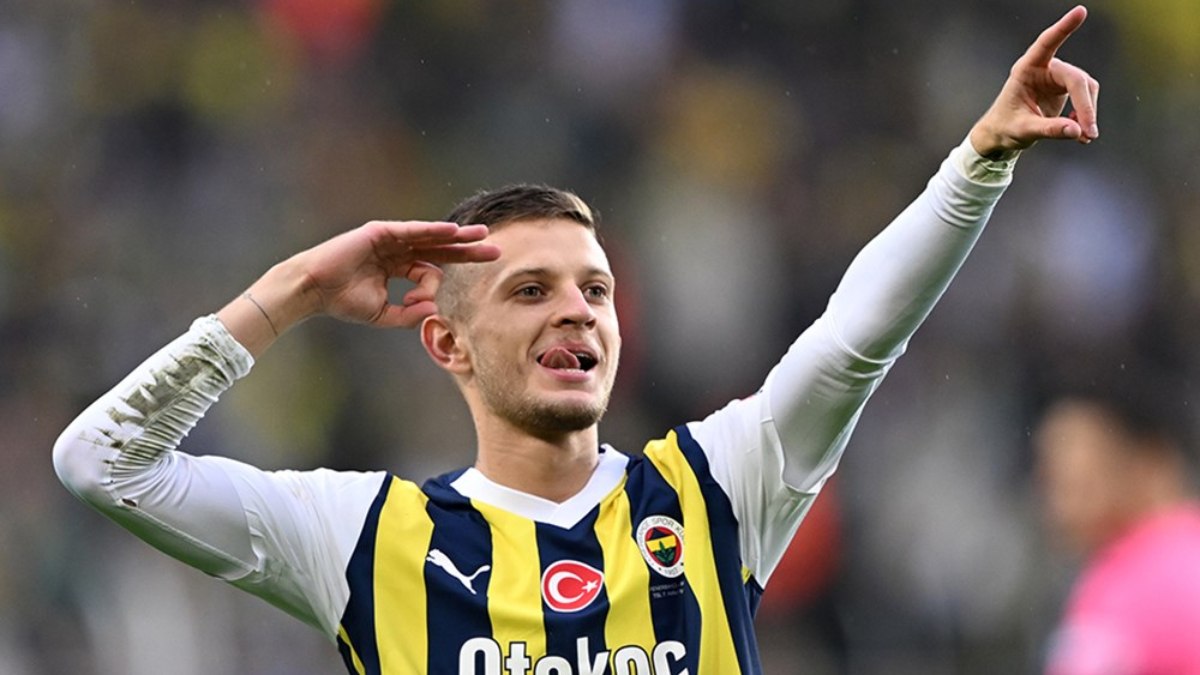 Süper Lig tarihine geçecek bonservis bedeli! Sebastian Szymanski, Fenerbahçe'den ayrılıyor mu?