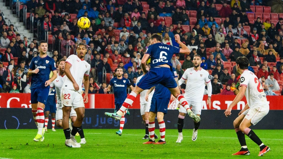 Athletic Bilbao deplasmanda Sevilla'yı devirdi