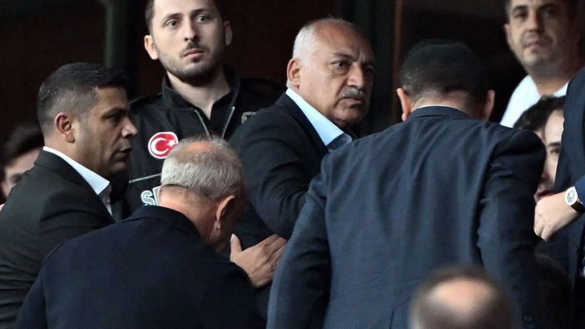 Mehmet Büyükekşi'ye küfür suçlamasıyla 41 kişiye dava açıldı