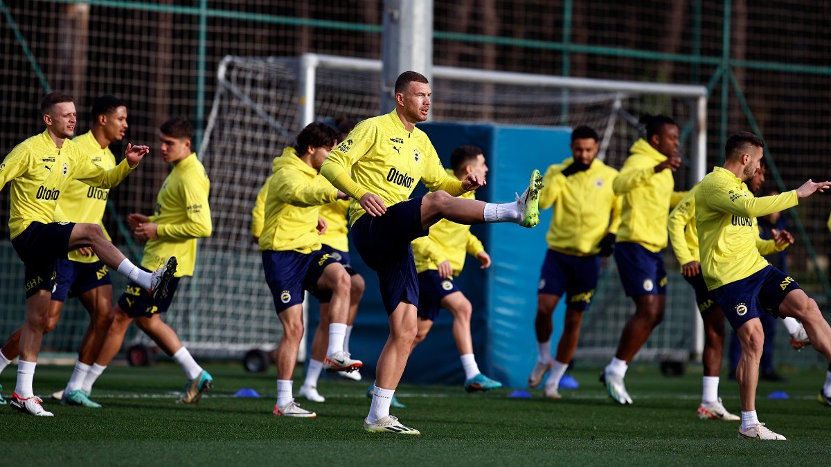 Fenerbahçe, İstanbulspor maçının hazırlıklarını sonlandırarak kampa girdi