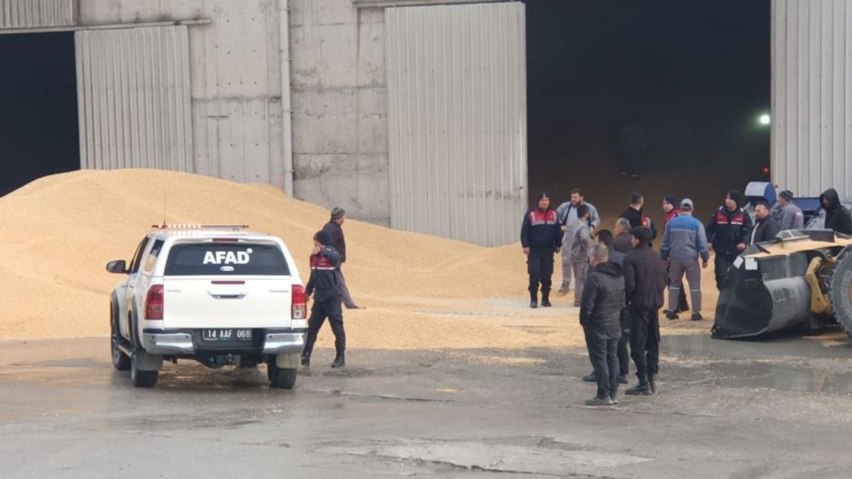 Bolu'da tonlarca mısırın altında kalan işçi hayatını kaybetti