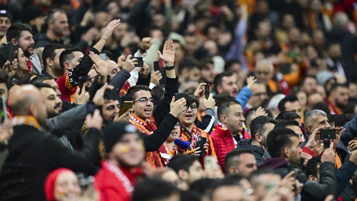 Galatasaray'ın özel konukları! Avrupa şampiyonu Down Futsal Milli Takımımız maçı izledi