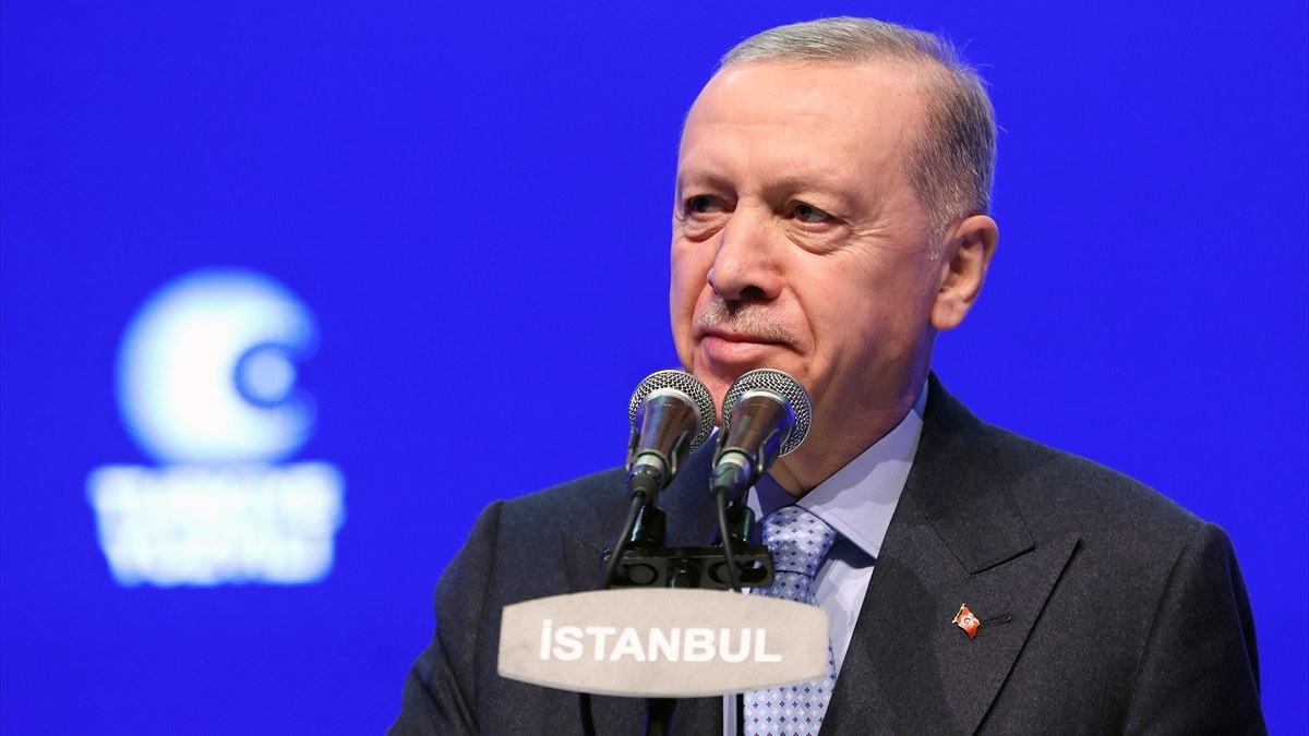 Cumhurbaşkanı Erdoğan 9'uncu torununu kucağına aldı