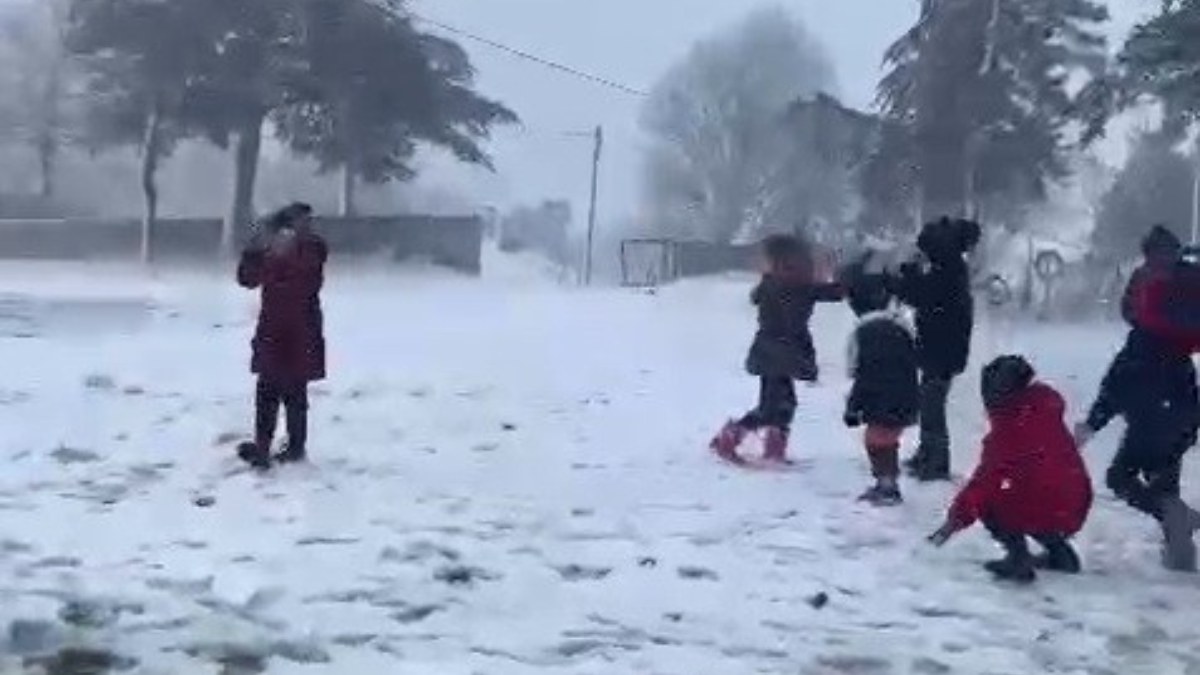 Yurdun dört bir yanında kar etkili oluyor: Çanakkale'de bazı okullar tatil edildi