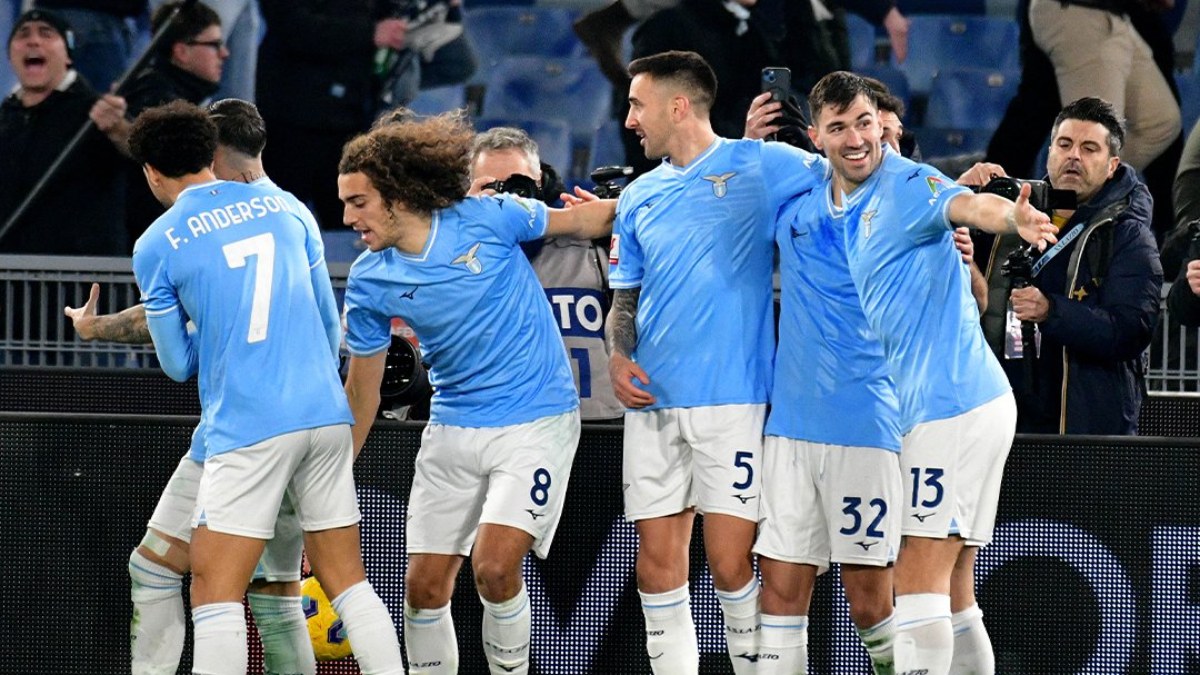 İtalya Kupası'nda Lazio ezeli rakibi Roma'yı eledi