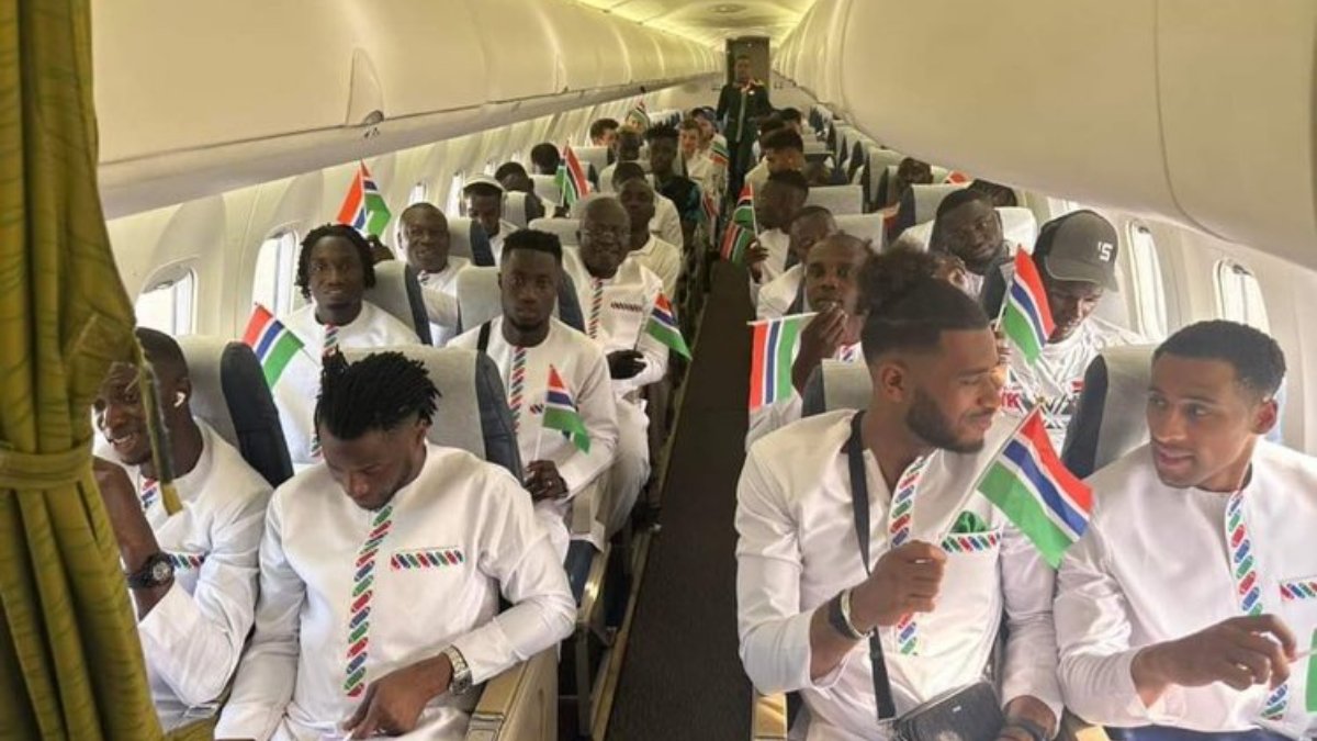 Gambiya Milli Takımı uçağında oksijen krizi: Futbolcular bayıldı