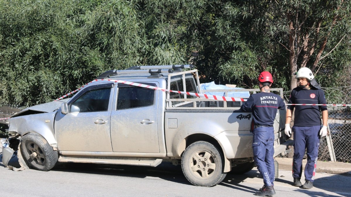 Antalya'da ölümlü kaza: Olay yerine gelen kızı gözyaşlarına boğuldu