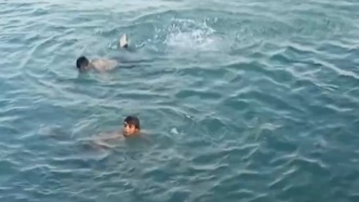 Mersin'de denize giren 2 çocuktan biri boğuldu