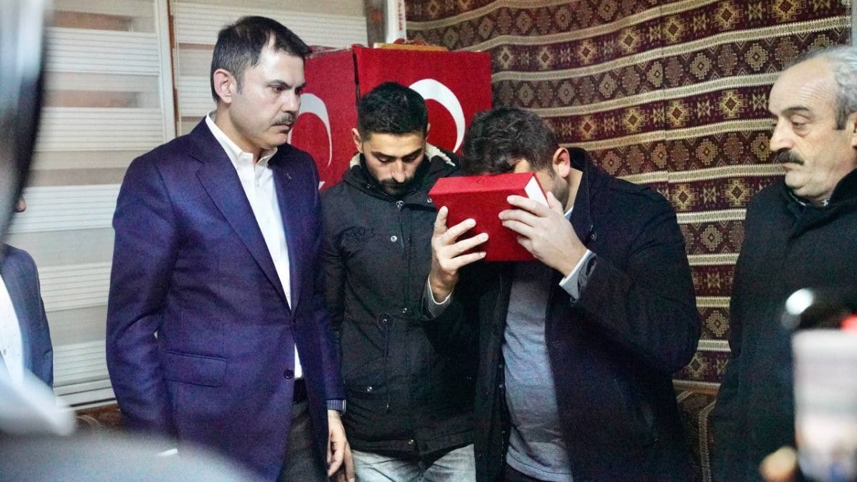 Murat Kurum'dan şehit ailesine taziye ziyareti