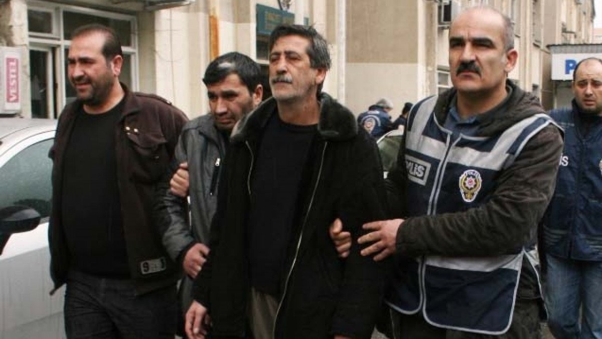 İzmir'de 12 yıl önce çocukluk arkadaşını öldüren firari yakalandı