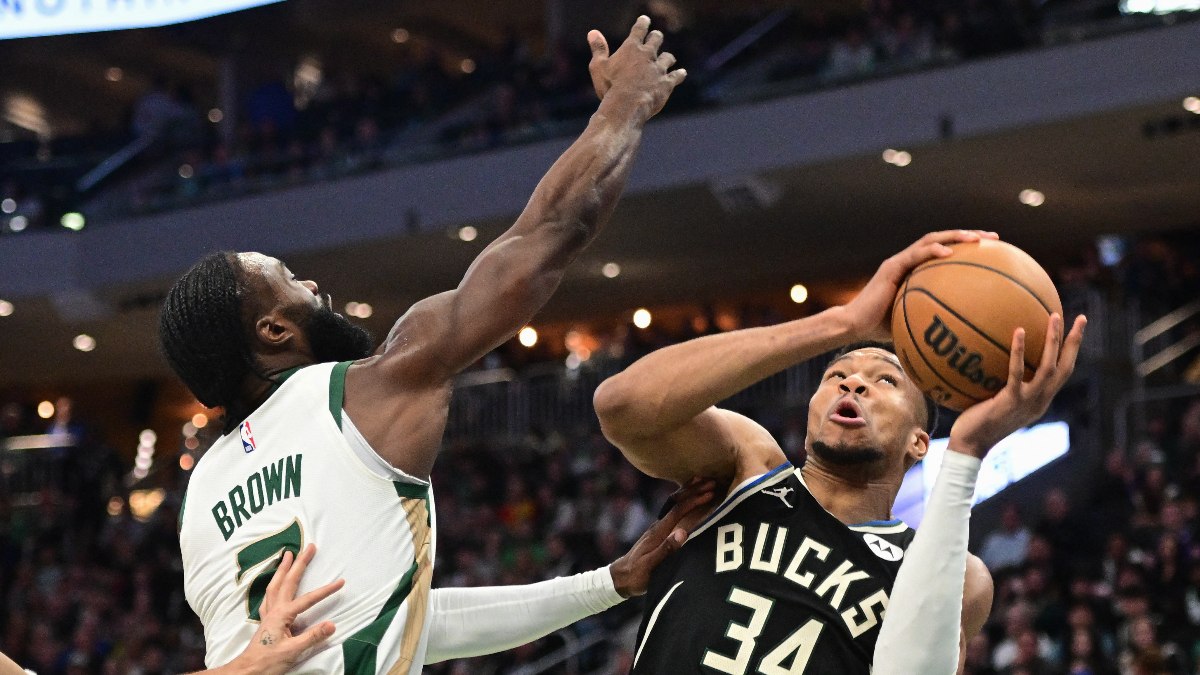 Milwaukee Bucks, sahasında Boston Celtics'i farklı yendi