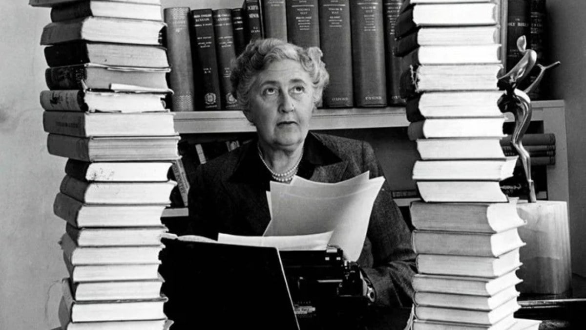 Sırlarıyla ölen, gizemli romanların yazarı olan Agatha Christie'nin 50'nci ölüm yılı