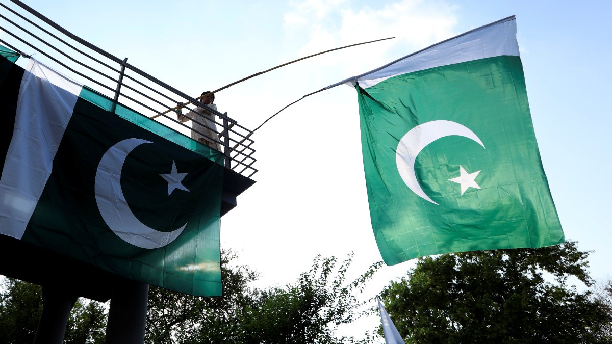 Pakistan'da siyasetçilere saldırı planı: İki intihar bombacısı yakalandı