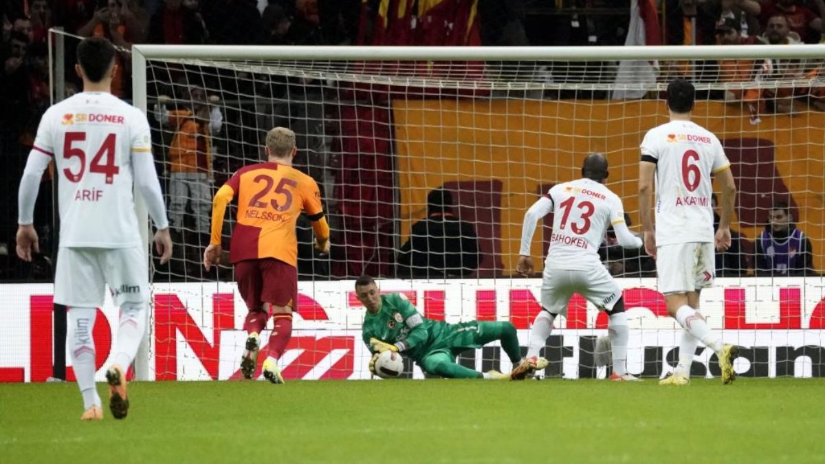 Fernando Muslera: Şampiyonluğun en büyük favorisiyiz