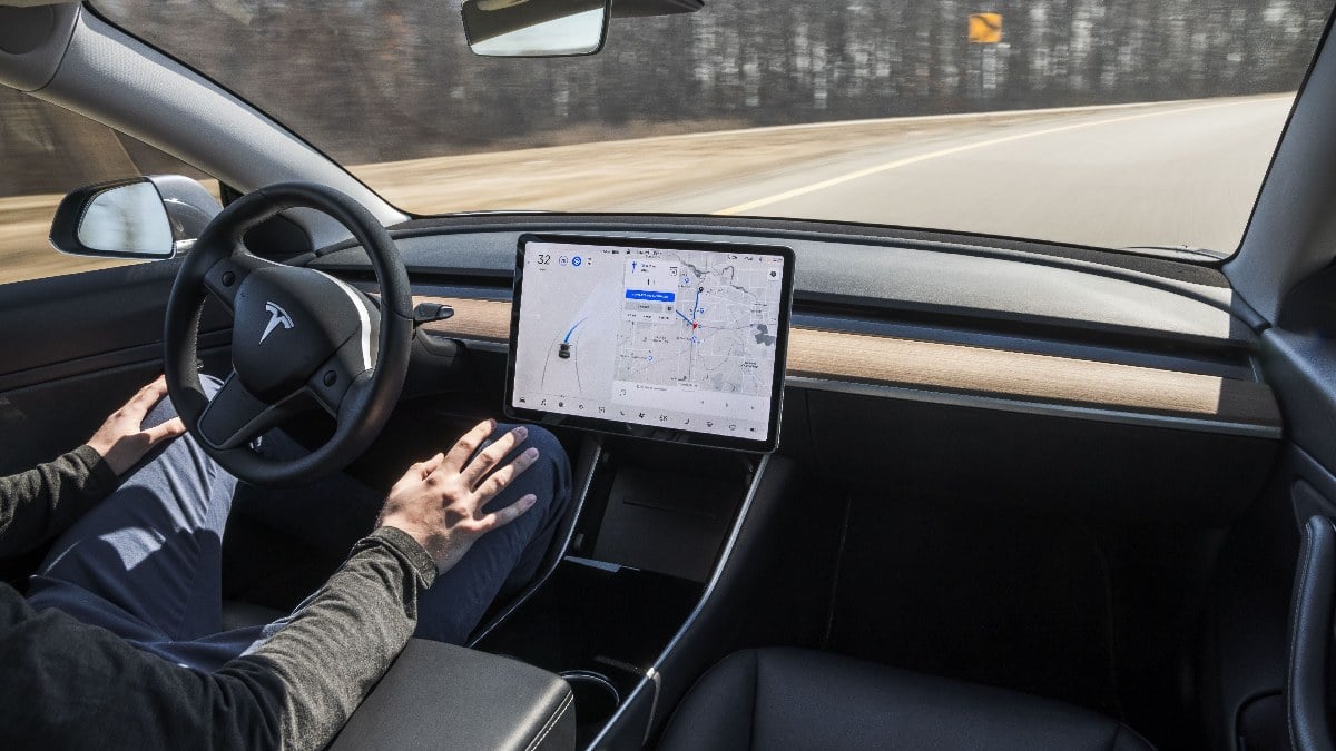 Tesla modelleri artık daha akıllı: Tam otonom sürüşün yeni versiyonu geliyor