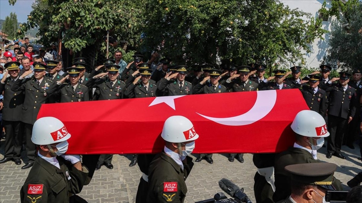 Şehitlerimizin tabutu neden üçgen olur? Üçgen tabutun anlamı!