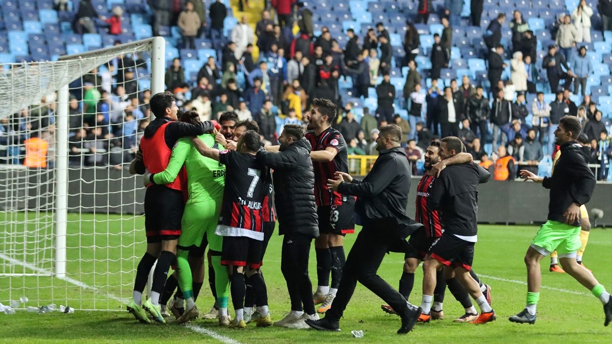 Türkiye Kupası'nda sürpriz! Adana Demirspor, 2 Lig ekibi 24 Erzincanspor'a elendi