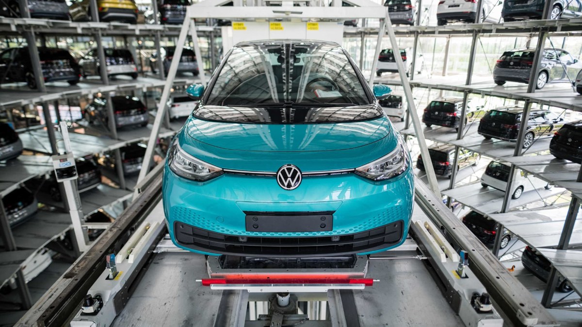 Volkswagen, Almanya'da elektrikli araç satışlarında Tesla'yı geçti
