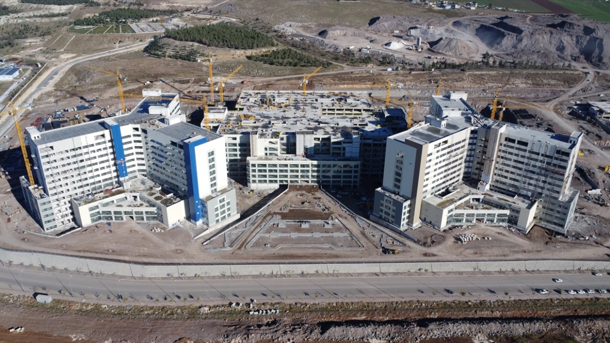 Türkiye'ye dev bir eser daha! Şanlıurfa Şehir Hastanesi yükseliyor