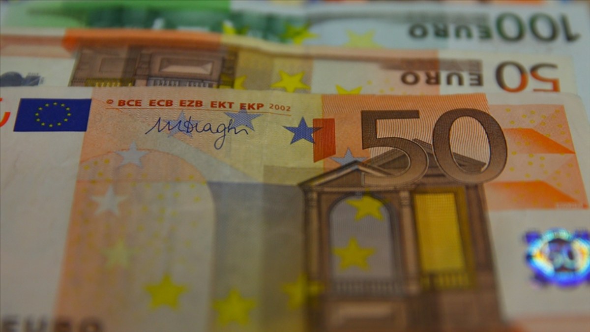 Kosova, 1 Şubat'tan itibaren nakit ödeme işlemlerinde euro kullanacak