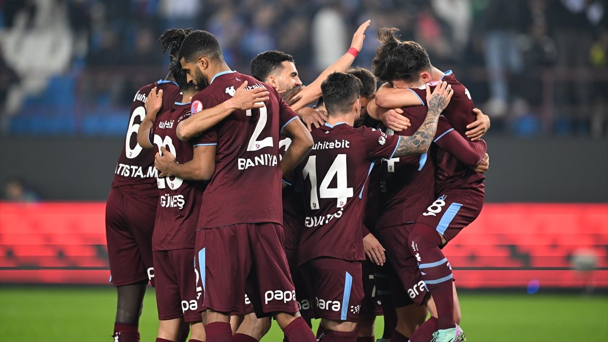 Trabzonspor, Manisa FK'yı 3 golle geçerek Türkiye Kupası'nda tur atladı