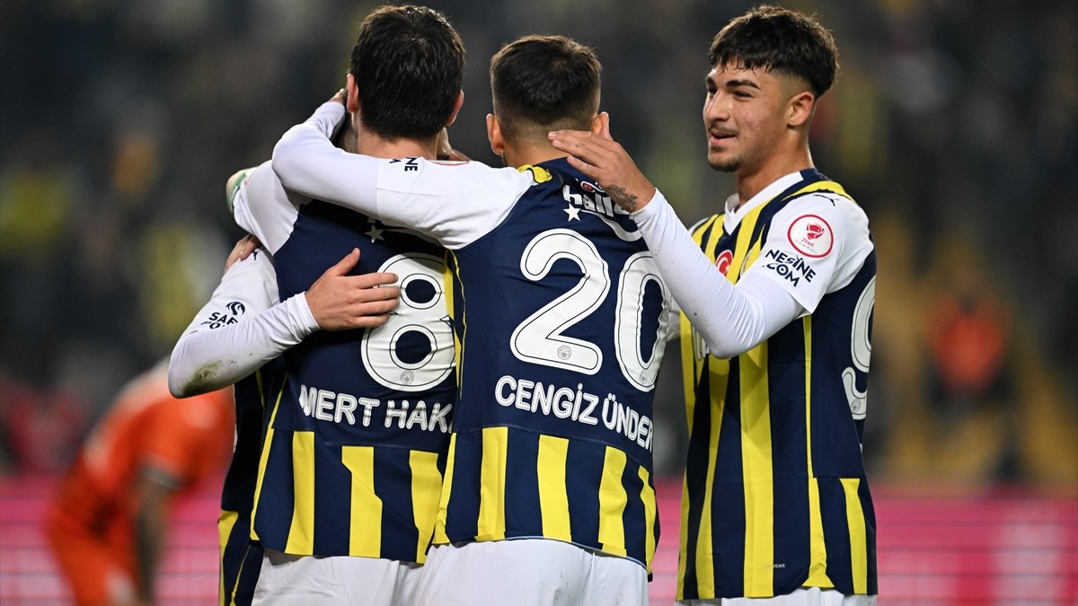 Başakşehir - Fenerbahçe maçının muhtemel 11'leri