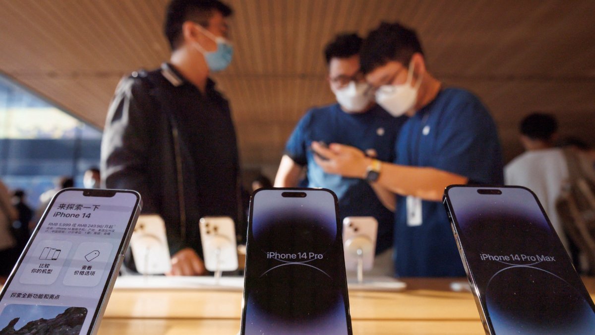 Akıllı telefon tarihinde bir ilk: Apple Çin'de zirveye yerleşti