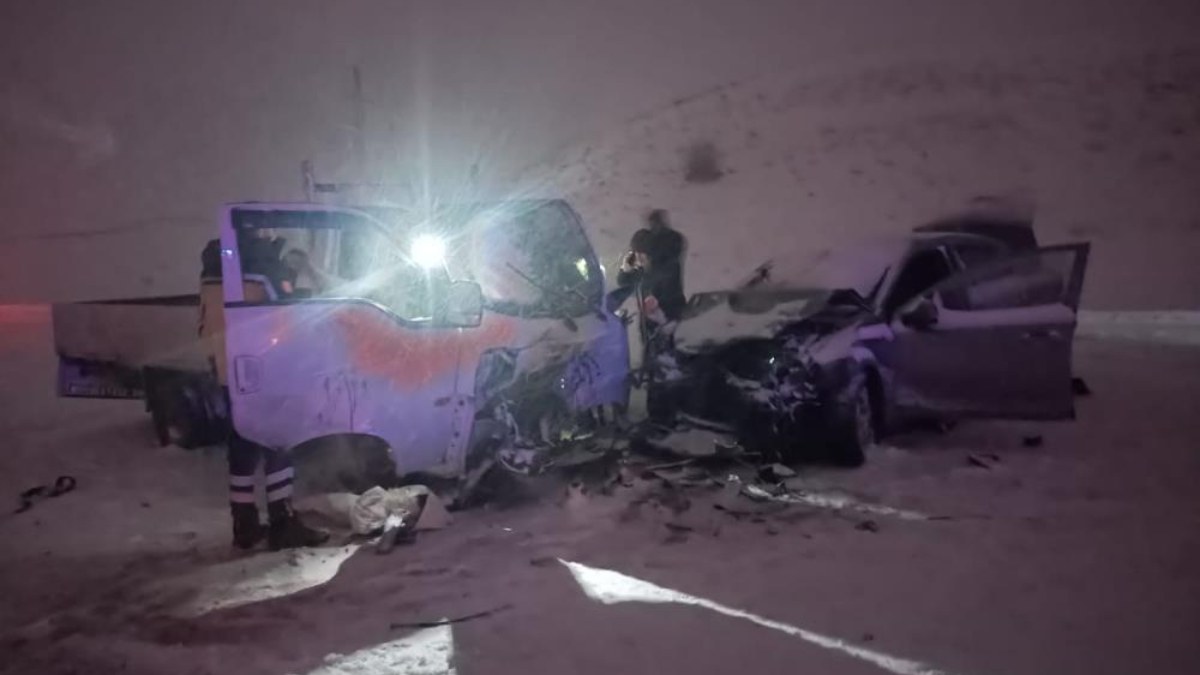 Bingöl'de kamyonet ile otomobil çarpıştı: 1 ölü 6 yaralı