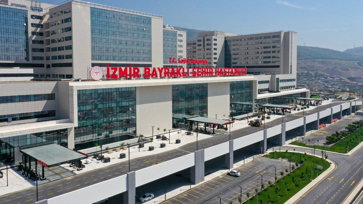 İzmir Şehir Hastanesi bugün hizmete girdi