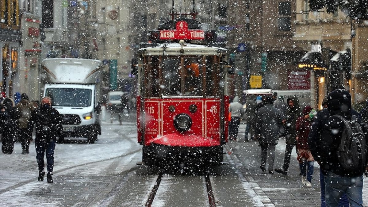 İstanbul'da akşam saatlerinden itibaren etkili kar yağışı bekleniyor