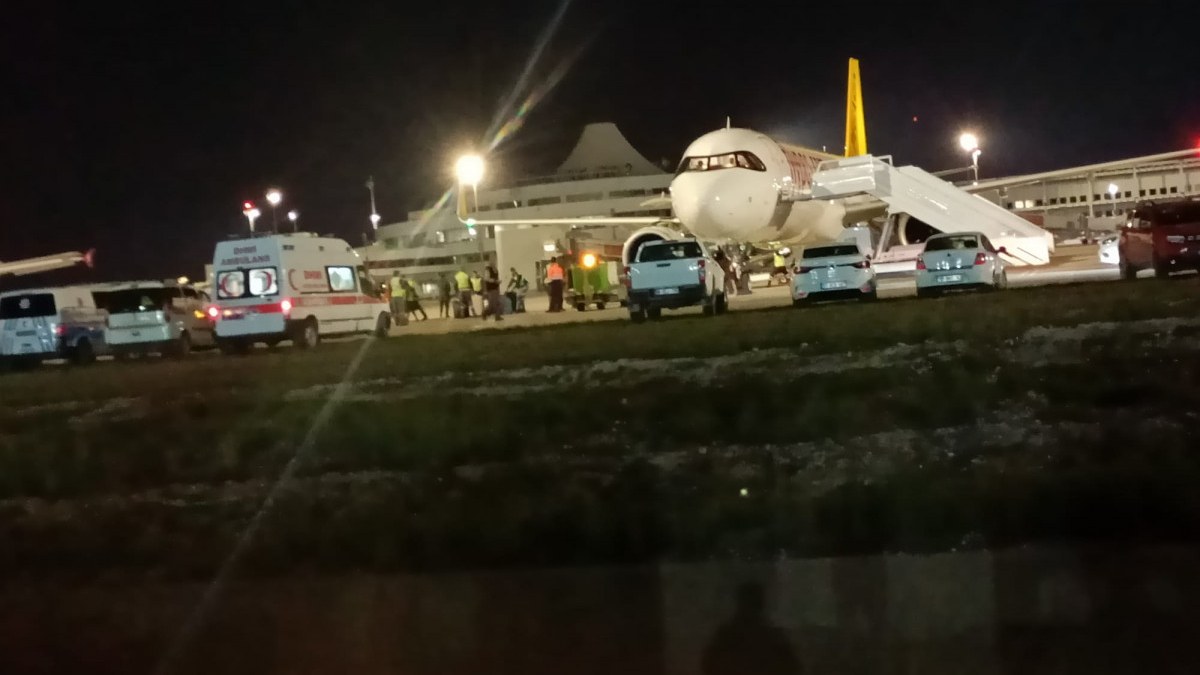 İstanbul'dan Riyad'a giden uçak Antalya'ya acil iniş yaptı