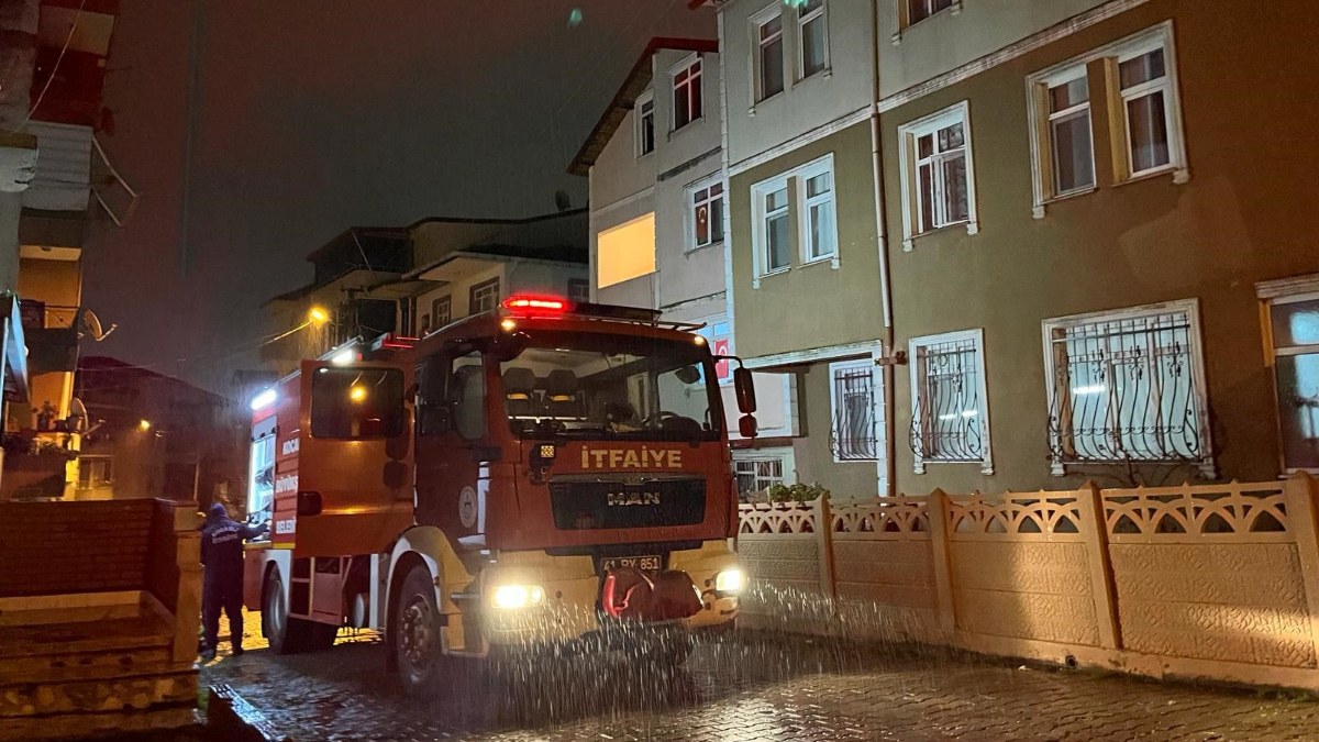 Kocaeli'de yangın paniği: Bulaşık makinasından çıktı