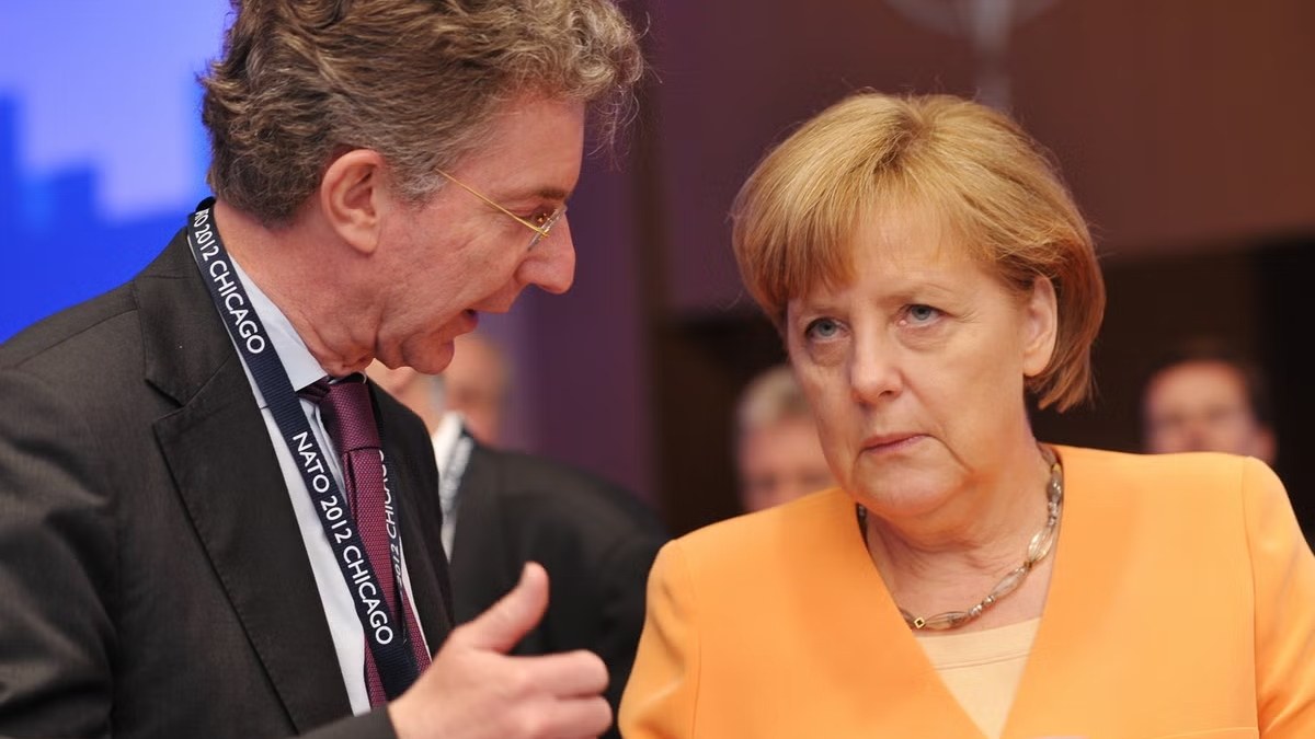 Merkel'in danışmanı Heusgen: Almanya, İsrail'e karşı daha sert olmalı