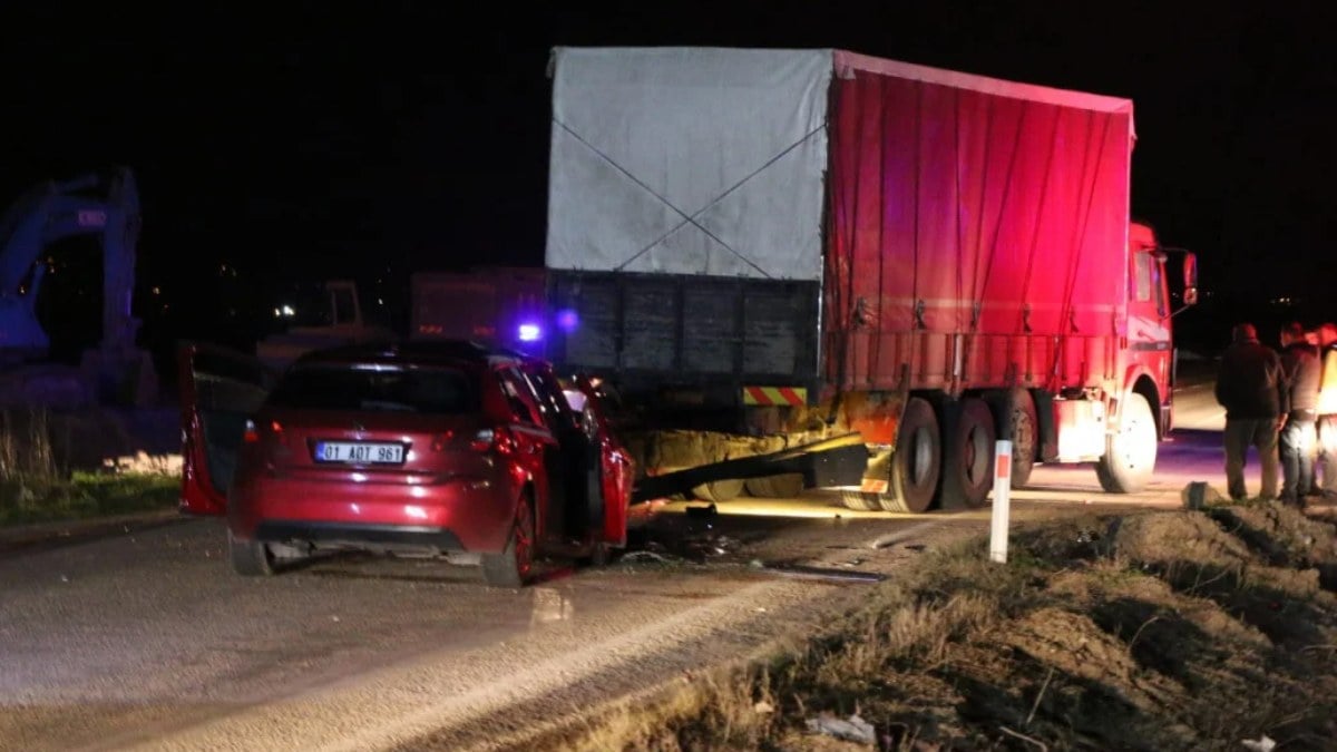 Adana'da kamyona arkadan çarpan otomobilin sürücüsü öldü