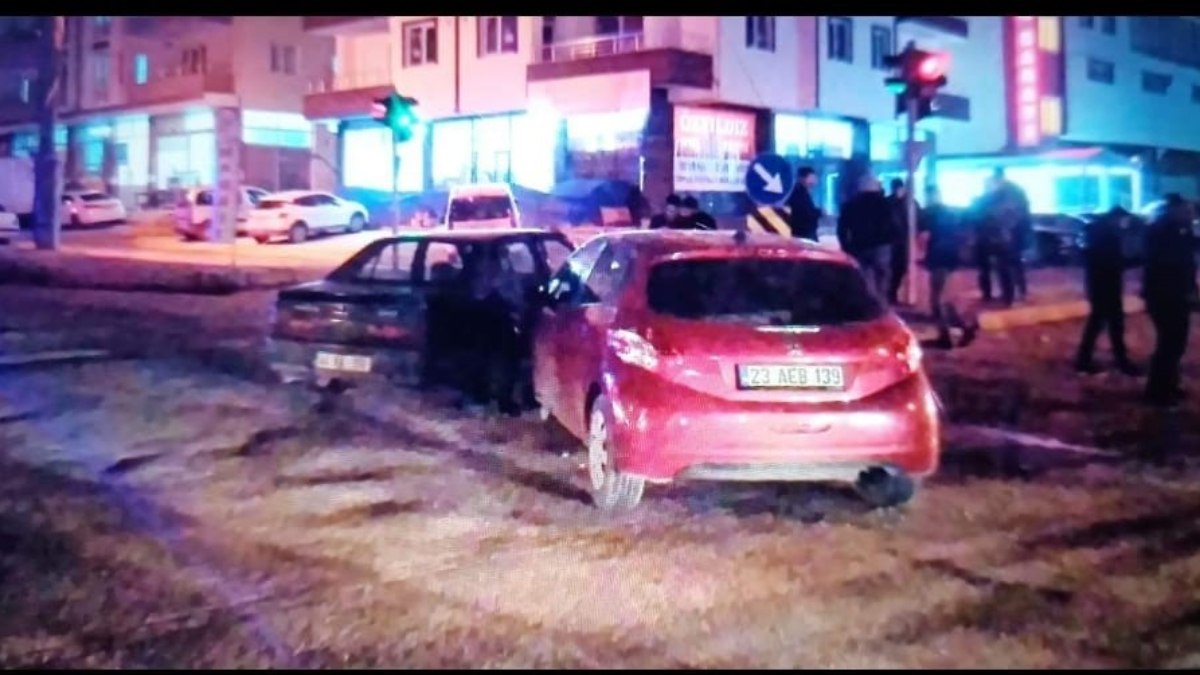 Malatya'da iki otomobil çarpıştı: 2 yaralı