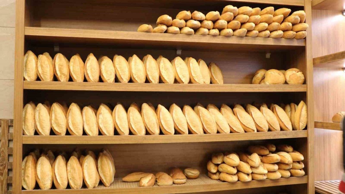 İzmir'de ekmek 9 lira oldu