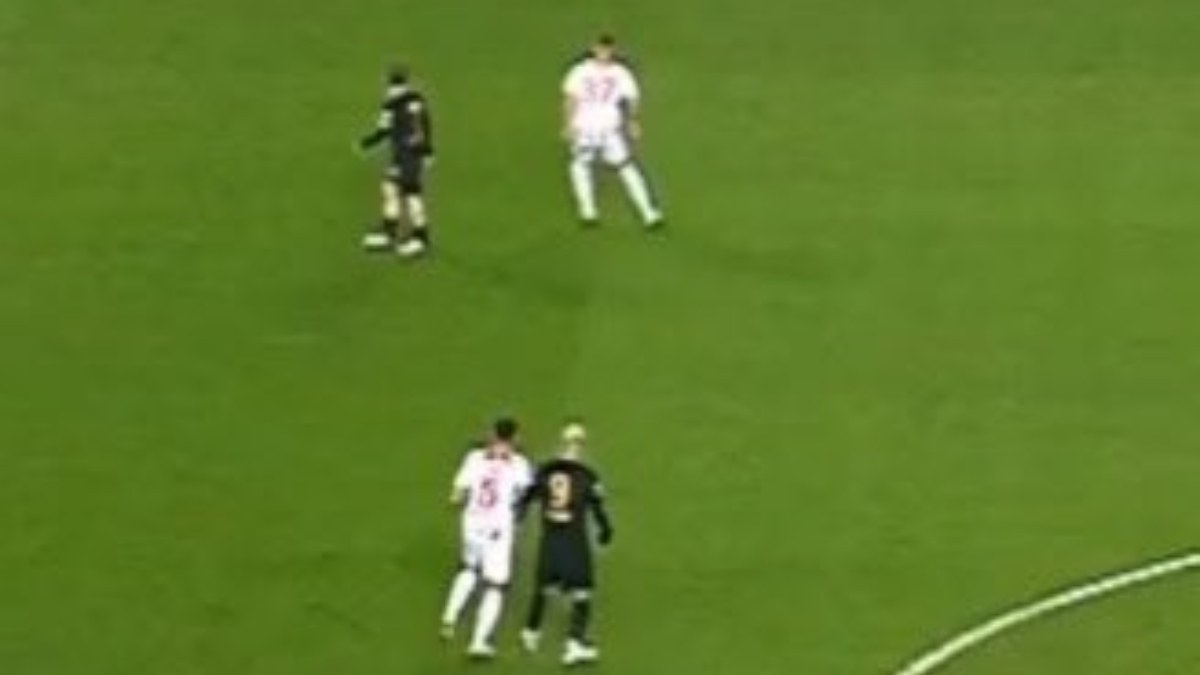 Galatasaray taraftarından Mauro Icardi'nin sayılmayan golünü itiraz