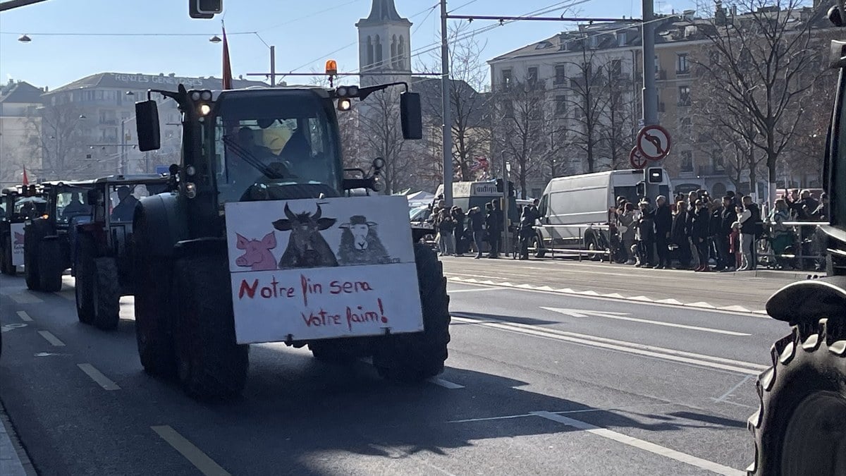 İsviçre'de çiftçiler protesto düzenledi